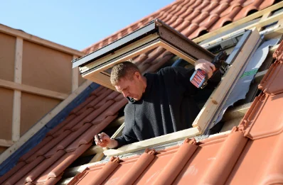 Pose de fenêtres de toit Velux à Peyriguère